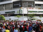 warga-padati-lokasi-ledakan-sarinah-saat-cfd_20160117_155251.jpg