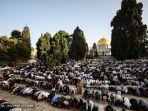 warga-palestina-melaksanakan-salat-idul-adha-di-masjid-al-aqsa.jpg