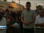 warga-palestina-salat-di-luar-masjid-al-aqsa_20170728_001500.jpg