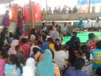 warga-pasar-ikan_20160508_172852.jpg