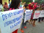 warga-pekanbaru-protes_20151213_112053.jpg