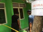 warga-penasaran-lantai-keramik-di-ruangan-uks-sdn-tropodo-sidoarjo.jpg
