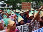 warga-pendukung-pabrik-semen-rembang_20161221_192710.jpg