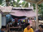 warga-pesisir-kecamatan-malunda-kabupaten-mamuju-mengungsi.jpg