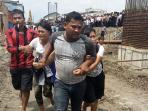 warga-pinggir-rel-demo_20161026_141522.jpg
