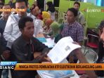 warga-protes-pembuatan-e-ktp_20170310_202256.jpg