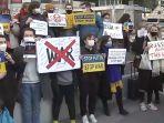 warga-rusia-di-tokyo-demo-stop-perang.jpg