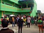 warga-sari-rejo-kumpul-di-musala_20160819_105620.jpg