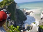 warga-setempat-menunjukkan-lokasi-bukit_20170528_194012.jpg
