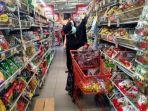 warga-solo-yang-berbelanja-di-supermarket.jpg