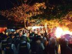 warga-sorong-blokade-jalan_19-nov.jpg