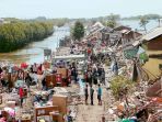 warga-tambakrejo-menangis-rumah-mereka-dibongkar-satpol-pp_20190509_210952.jpg