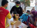 warga-tangerang-antri-untuk-membeli-minyak-goreng_20220108_124614.jpg