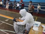 warga-tebet-jalani-tes-cepat-covid-19_20201123_225543.jpg