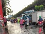 warga-terjebak-banjir-cengkareng_20190404_134627.jpg