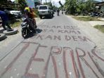 warga-tolak-pemakaman-jenazah-teroris-di-medan_20170628_215506.jpg