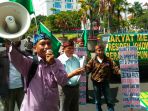 warga-unjuk-rasa-di-polrestabes-bandung_20170131_115656.jpg