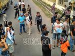 warga-unjuk-rasa-di-pt-semen-indonesia-logistik_20180703_120238.jpg