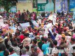 warga-unjuk-rasa-tolak-pembangunan-kilang-minyak-pertamina-di-tuban.jpg