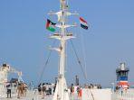 warga-yaman-melakukan-tur-wisata-di-kapal-galaxy-leader-yang-disita-houthi-787.jpg