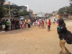 warga-yang-berbondong-bondong-menyambangi_20151020_112935.jpg