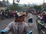 warga-yang-tinggal-di-dekat-kaki-gunung-semeru.jpg