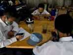 warkop-pitulikur-fasilitasi-siswa-belajar-daring-dengan-wifi-gra_20200720_171232.jpg