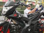 warna-baru-agresif-black-matte-di-new-honda-sonic-150r_20160808_201942.jpg