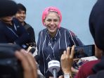 warnai-rambut-nikita-mirzani-yakin-aman-untuk-kandungan_20190419_202004.jpg