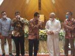 warta-kota-desy-selviany-wakil-gubernur-dki-jakarta-ahmad-riza-patria-ke-gereja.jpg