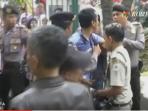wartawan-ini-dicaci-maki-dan-dipukul-polisi_20160831_160846.jpg