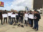 wartawan-libya-unjuk-rasa-kutuk-pembunuhan-terhadap-fotografer-russia-today.jpg