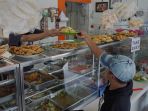 warteg-kembali-layani-makan-di-tempat_20210726_160820.jpg