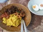 warung-makan-nasi-kuning-ibu-sri_20150831_174255.jpg