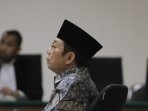 waryono-karno-jalani-sidang-tuntutan_20150827_151328.jpg