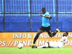 washington-brandao-melaju-lompati-donny-harold-monim_20190314_134759.jpg