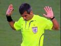 wasit-angkat-tangannn.jpg