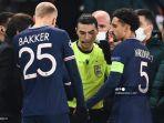 wasit-rumania-ovidiu-hategan-tengah-melewati-bek-paris-saint-germain-marquinhos.jpg