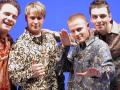 westlife-pakai-batik.jpg