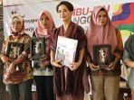 widyawati-pun-ikut-memuji-ibu-ibu-peraih-award.jpg