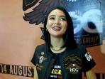 wika-salim-jaket-hitam.jpg
