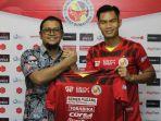 win-bernadino-bersama-juan-revi-di-mess-semen-padang-fc.jpg