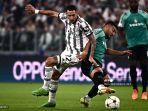 winger-juventus-angel-di-maria-kiri-berebut-bola-dengan-gelandang-maccabi-haifa.jpg