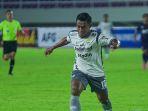 winger-persib-bandung-febri-hariyadi-baru-bermain-pada-menit-57-setelah-masuk.jpg