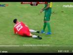 winger-persija-riko-simanjuntak-terlibat-insiden-dengan-bek-persebaya-m-alwi-slamat.jpg