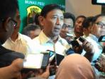 wiranto-dikerubungiwartawan_20161031_222725.jpg