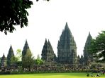 wisatawan-asing-padati-candi-prambanan_20180430_094901.jpg