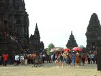 wisatawan-asing-padati-candi-prambanan_20180430_095149.jpg