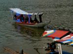 wisatawan-berkeliling-dengan-perahu-di-situ-ciburuy-padalarang_20200619_120111.jpg
