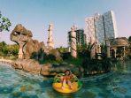 wisatawan-bermain-air-di-ciputra-waterpark-surabaya.jpg